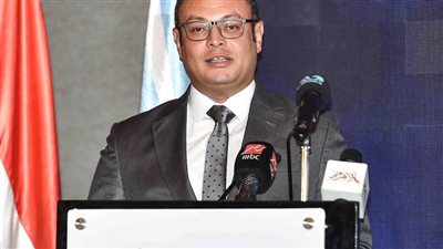 وزير الإسكان يستعرض الخطط التسويقية وحملات الترويج للوحدات السكنية بالمدن الجديدة