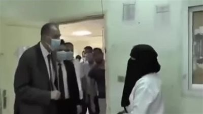 محافظ سوهاج يعنف طبيبة.. تعرف على السبب