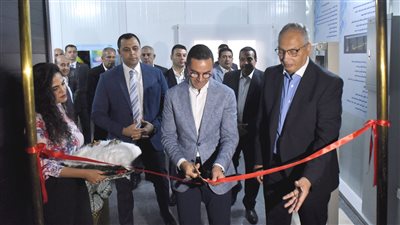وزير الاستثمار والتجارة الخارجية يفتتح أحدث معمل للاختبارات الضوئية