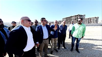 وزير الإسكان يتفقد مشروع 