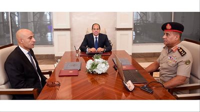 الرئيس السيسي يجتمع مع وزير التربيه والتعليم 