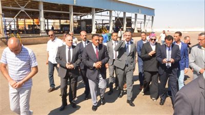 وزير التموين يتفقد مصنع تعبئة الغاز ومطحن دقيق بمحافظة مطروح