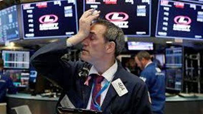 شاشات البورصة حول العالم تصطبغ باللون الأحمر وسط توترات جيوسياسية 