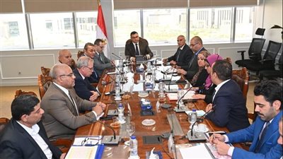 الشربيني يوجه بسرعة دراسة طلبات تقنين الأوضاع  للأراضي المضافة لمدينتى الشروق والعبور الجديدة