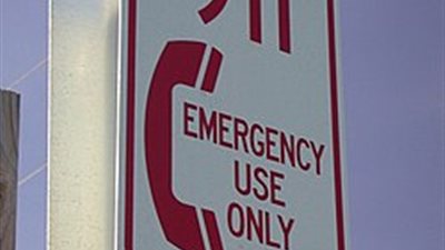 محاكمة امرأة اتصلت برقم الطوارئ 400 مرة خلال ثلاثة أعوام