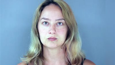 في طريقهما لعيادة الاستشارة الزوجية.. حاولت دهس زوجها بالسيارة