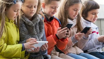 الأطفال الذين يقضون وقتاً أطول مع 