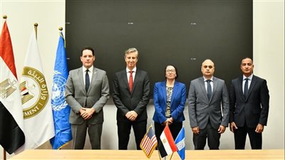  وزيرة البيئة تشهد توقيع مشروع 