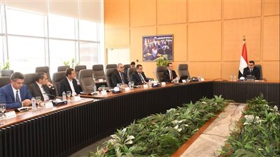 وزير الإسكان يلتقي مجموعة من المطورين العقاريين لبحث مشاركتهم فى المنتدى الحضري العالمي