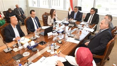 وزير الإسكان: تطوير المنطقة المحيطة بالأهرامات بما يتماشى مع قيمتها التاريخية والأثرية