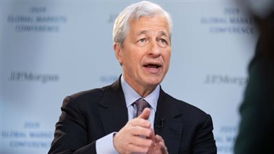 المدير التنفيذي لـ«جيه بي مورجان» للشباب:  منصات السوشيال مضيعة للوقت فاجتنبوها