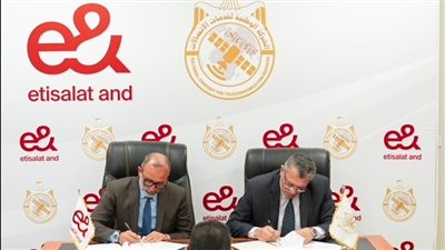 “إي آند مصر” توقع عقد اتفاق لتقديم خدمات اتصالات متطورة عبر القمر الصناعي 