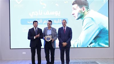 وزير الاتصالات يكرم البطل الذهبي الأوليمبي أحمد الجندي وزملاءه طلاب جامعة مصر للمعلوماتية