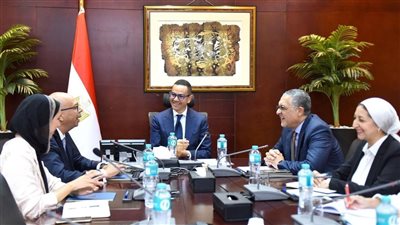 وزير الاستثمار يلتقى مسئولي مجموعة سان جوبان لاستعراض استثمارات الشركة في مصر