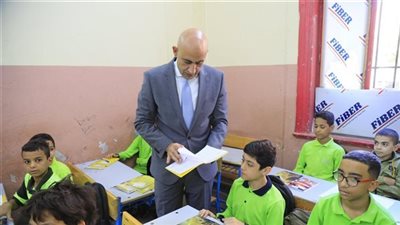 وزير التعليم يجري زيارة مفاجئة لـ 3 مدارس بإدارة المطرية التعليمية