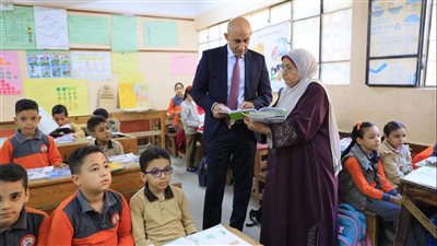 وزير التعليم يواصل جولاته المفاجئة بزيارة لمدرسة 