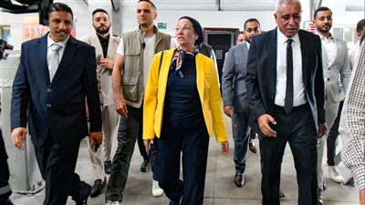 وزيرة البيئة تتفقد مراحل صناعة الورق والكرتون في مصنع «أجريما سترز» بـ6 أكتوبر
