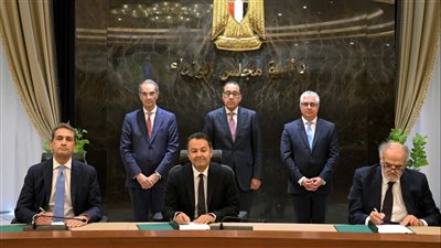  رئيس الوزراء يشهد توقيع عقد حق انتفاع لإنشاء مركز 