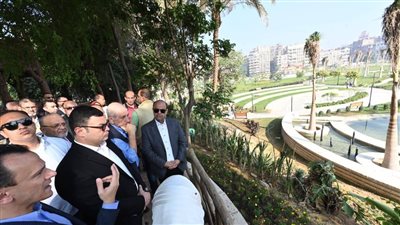 وزير الإسكان يتفقد مشروع تطوير وإحياء حديقة الأزبكية