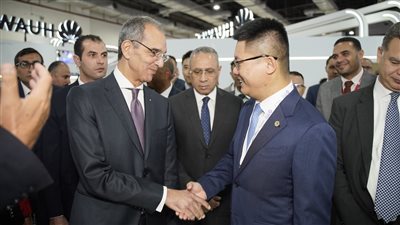  وزير الاتصالات وتكنولوجيا المعلومات يزور جناح هواوي في معرض Cairo ICT 2024