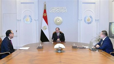 الرئيس السيسي يجتمع برئيس مجلس الوزراء ومحافظ البنك المركزي لاستعراض مؤشرات الاقتصاد 
