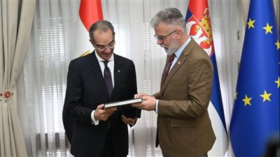 وزير الاتصالات يعقد مباحثات في صربيا لتعزيز التعاون الرقمي