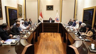 وزير الصحة يبحث مع 