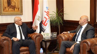 تنمية المشروعات يتعاون مع محافظة الوادي الجديد لتوطين صناعة الحرير في مصر