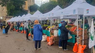 إقبال على سوق اليوم الواحد للمزارعين بمحطة الرمل.. صور