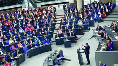 شولتس يدعو إلى انتخابات مبكرة قد تنهي ولايته مســتشــاراً لألمانيا