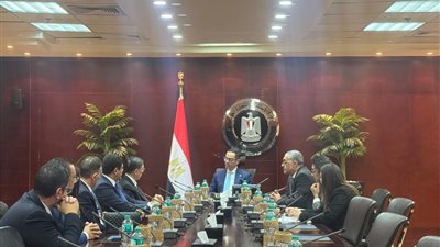 وزير الاستثمار: مشاورات لإنشاء برج 
