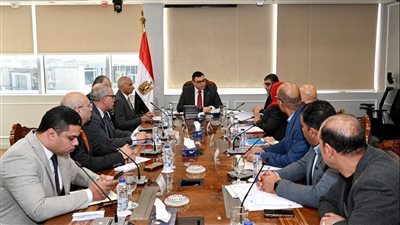 وزير الإسكان يتابع مشروعات القاهرة الجديدة