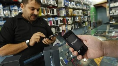 المالية تبدأ العمل بتطبيق تسجيل الهواتف المحمولة للقادمين من الخارج