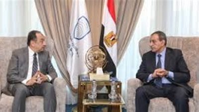 وزير قطاع الأعمال يزور مجمع الإصدارات المؤمنة والذكية ويلتقي رئيسه التنفيذي