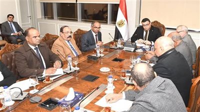 الإسكان تبحث شكاوي ضعف وصول المياه لعدد من مناطق أسوان