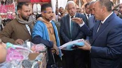محافظ أسيوط يفتتح سوق اليوم الواحد بمدينة أبوتيج