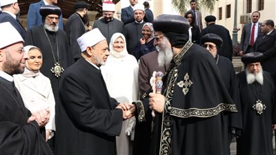 شيخ الأزهر يهنئ البابا تواضروس والأخوة المسيحين بأعياد الميلاد