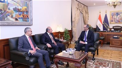 وزير الاتصالات ورئيس بنك مصر يشهدان توقيع بروتوكول تعاون لإعداد كوادر تكنولوجية متخصصة