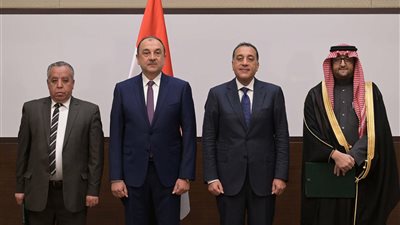 رئيس الوزراء يشهد توقيع عقد استغلال وتشغيل فرن قوس حراري لإنتاج سبائك السيليكو منجنيز 