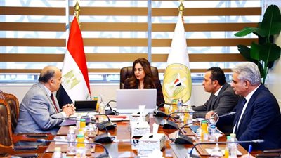وزيرة التنمية المحلية تتابع مع شركة نهضة مصر جهود تحسين مستوى النظافة 