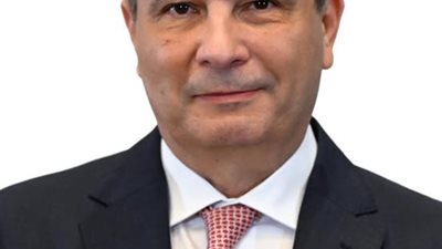 وزير الزراعة يحضر 