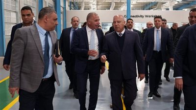 باستثمارات 2 مليار جنيه.. وزير الصناعة يفتتح مصنع السويدي لإنتاج كابلات الألياف الضوئية