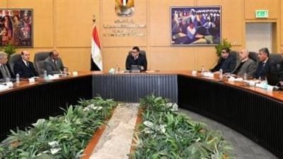 وزير الإسكان يوجه بالإسراع بمعدلات إنجاز مشروعات المياه والصرف بحياة كريمة
