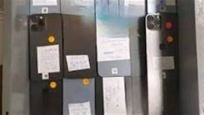 ضبط محاولة تهريب 20 هاتفًا محمولًا بمطار برج العرب