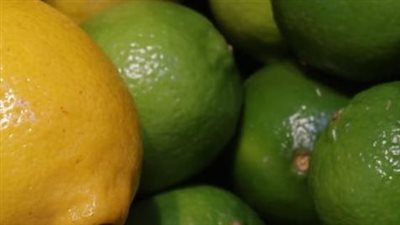 الليمون يتخطى 90 جنيهًا للكيلو بسبب نقص المعروض وتلف المحصول