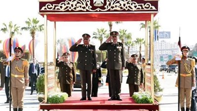 القوات المسلحة تحتفل بيوم الشهيد..والقائد العام يضع إكليل الزهور على النصب التذكاري