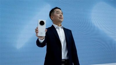 ريلمي تطلق أول هاتف يتغير لونه استجابة للبرودة 