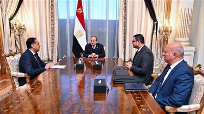  السيسي يوجه بتسريع تنفيذ مشروعات الإسكان للمصريين بالخارج وطرح 400 ألف وحدة سكنية