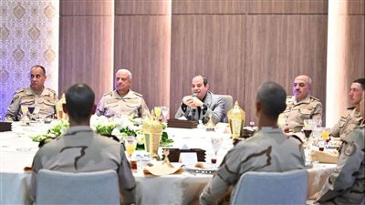 الرئيس السيسي يزور الأكاديمية العسكرية المصرية ويشارك الطلاب الإفطار