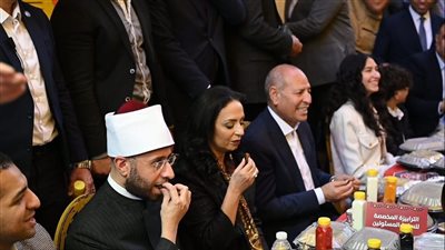 وزيرة التضامن تشارك في أكبر مائدة رمضانية شعبية بمصر في المطرية 
